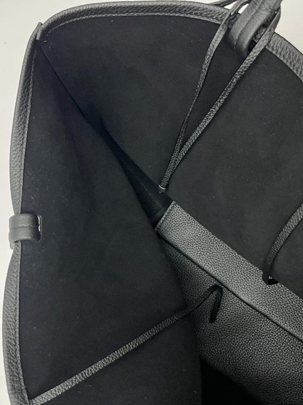 Tote Bag - BLACK - Classic tote bag textured calfskin leather - Picture 8 of 10